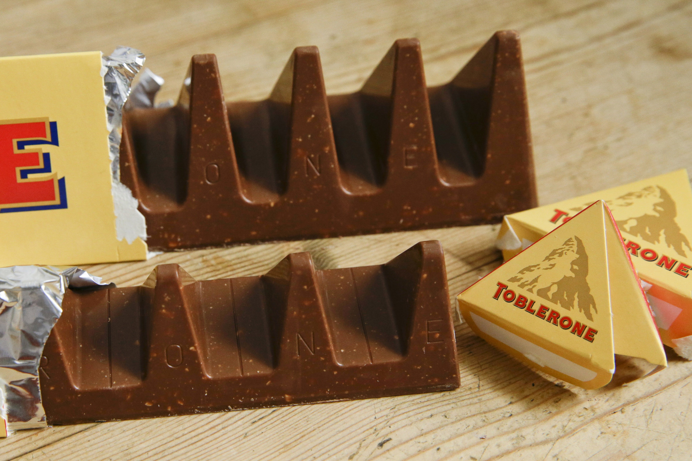 Шоколад пирамидками Toblerone