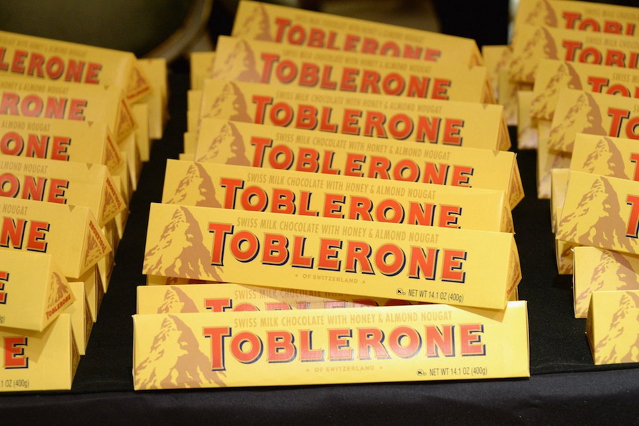 Шоколад в треугольной упаковке Toblerone